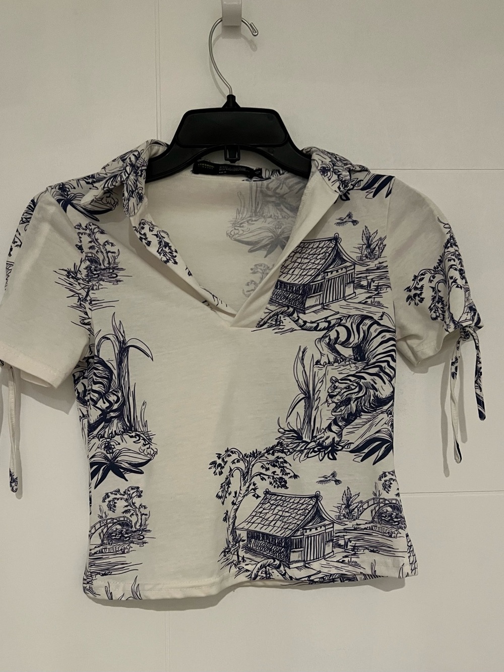 Finesse White & Blue Scenic Print Crop Top